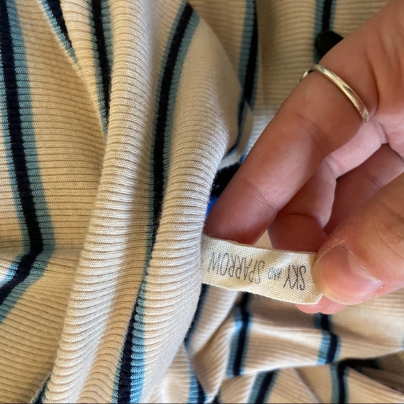 White and blue striped turtleneck - Picture 2 of 3